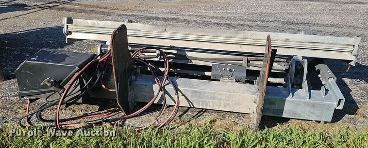 image for item DP6581 2019 Waltco HLF-30 end gate lift