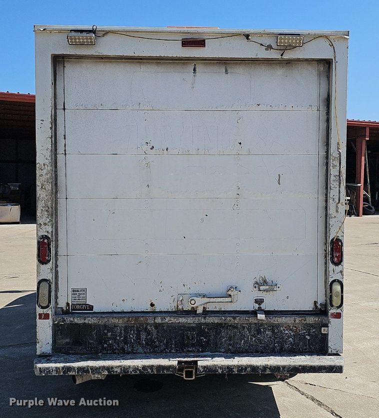 image for item DP6586 2003 GMC Savana box truck