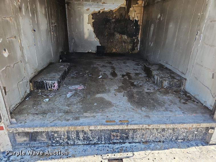 image for item DP6586 2003 GMC Savana box truck