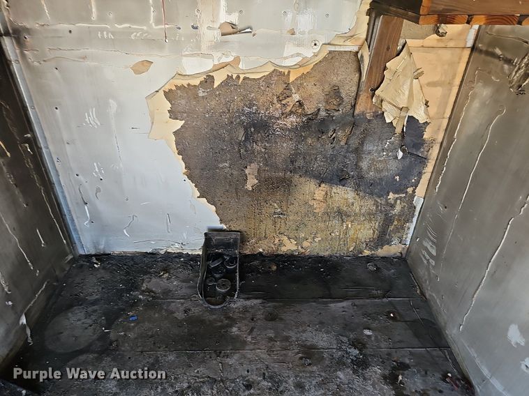 image for item DP6586 2003 GMC Savana box truck