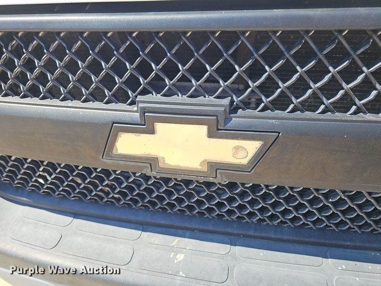 image for item DP6586 2003 GMC Savana box truck