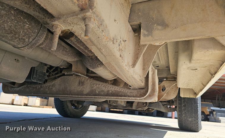 image for item DP6586 2003 GMC Savana box truck