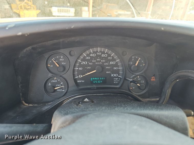 image for item DP6586 2003 GMC Savana box truck