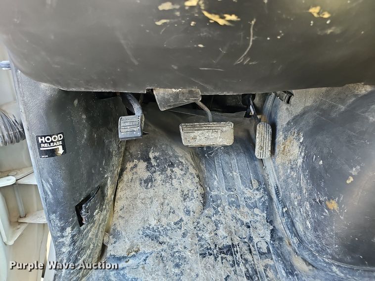 image for item DP6586 2003 GMC Savana box truck