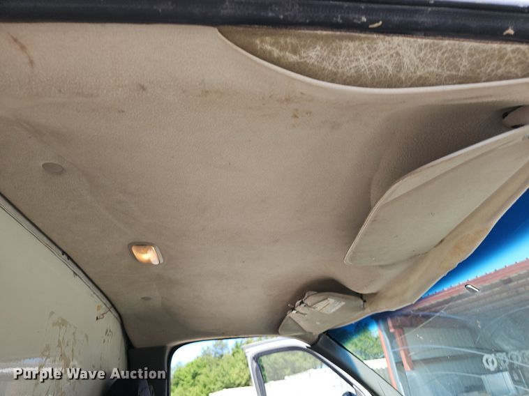 image for item DP6586 2003 GMC Savana box truck