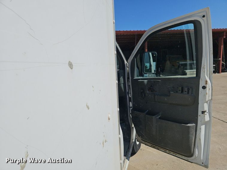 image for item DP6586 2003 GMC Savana box truck