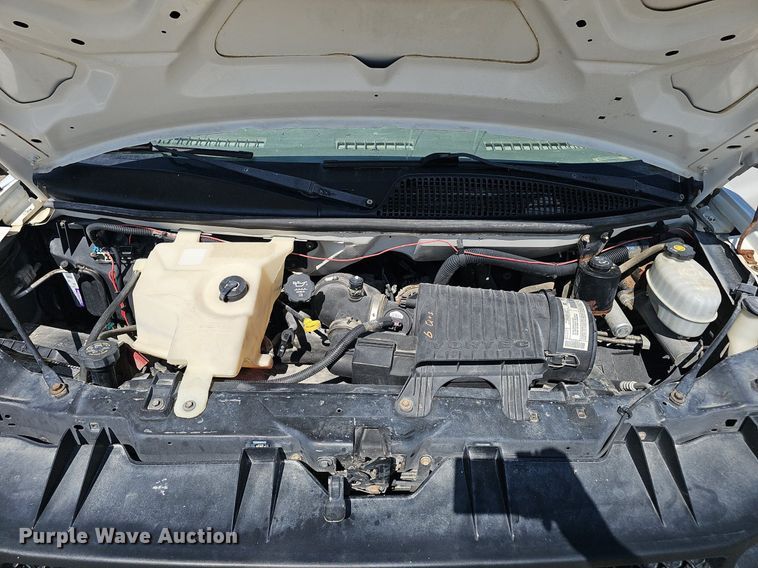 image for item DP6586 2003 GMC Savana box truck