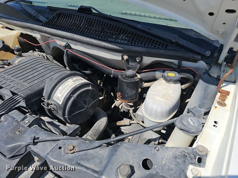 image for item DP6586 2003 GMC Savana box truck