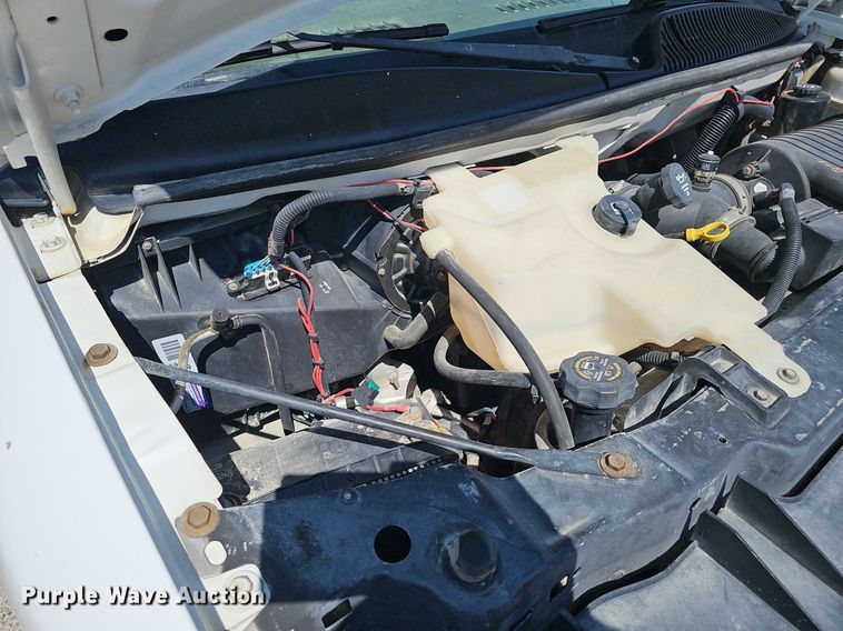 image for item DP6586 2003 GMC Savana box truck