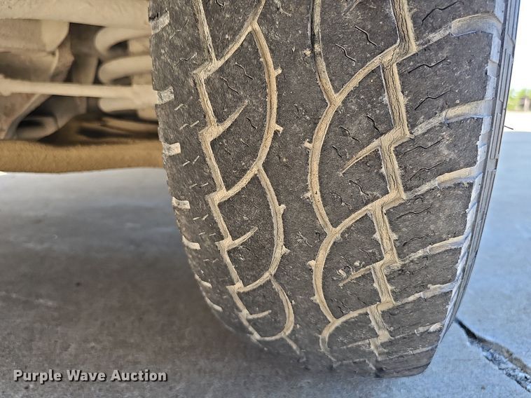 image for item DP6586 2003 GMC Savana box truck