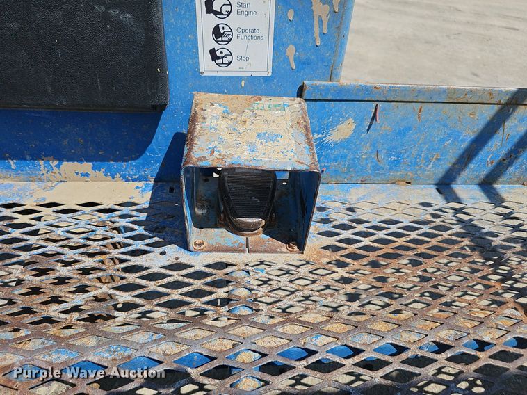 image for item DP6587 2001 Genie S60 boom lift