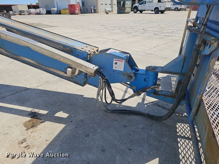image for item DP6587 2001 Genie S60 boom lift