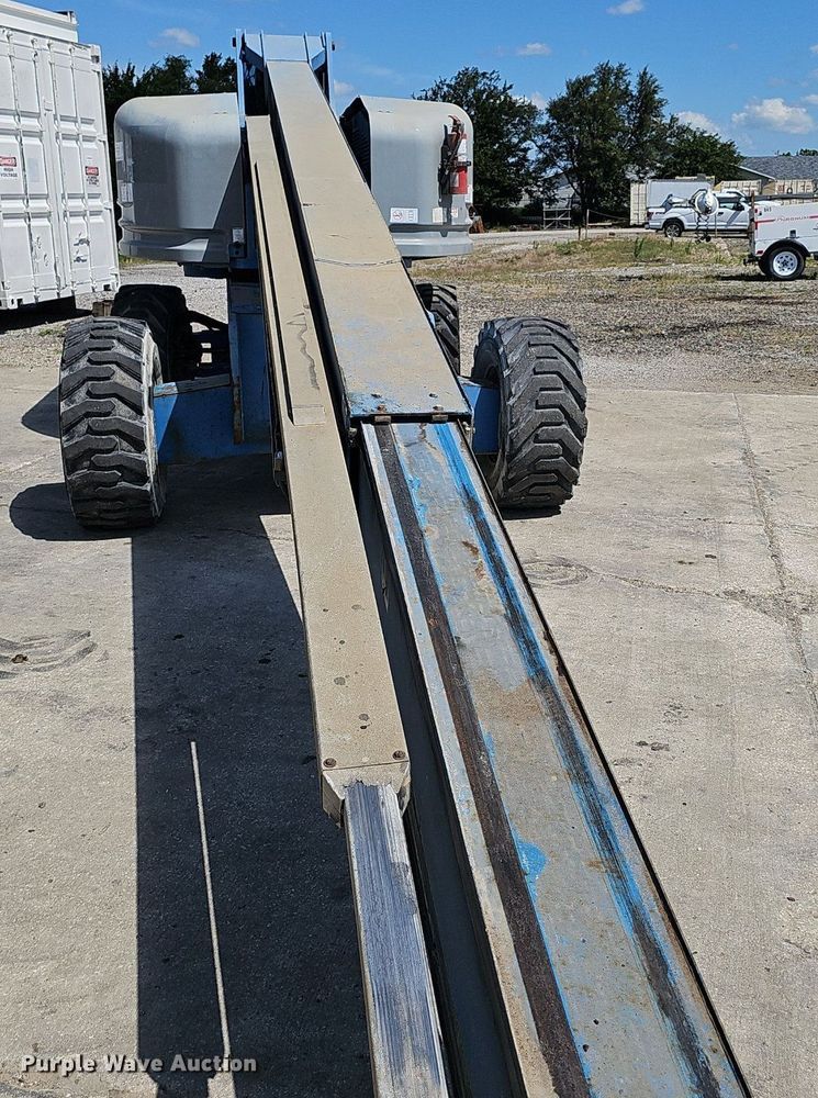 image for item DP6587 2001 Genie S60 boom lift