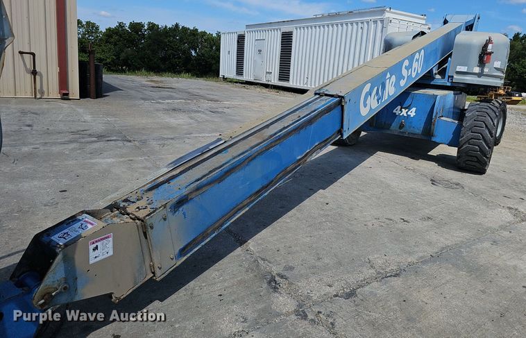 image for item DP6587 2001 Genie S60 boom lift
