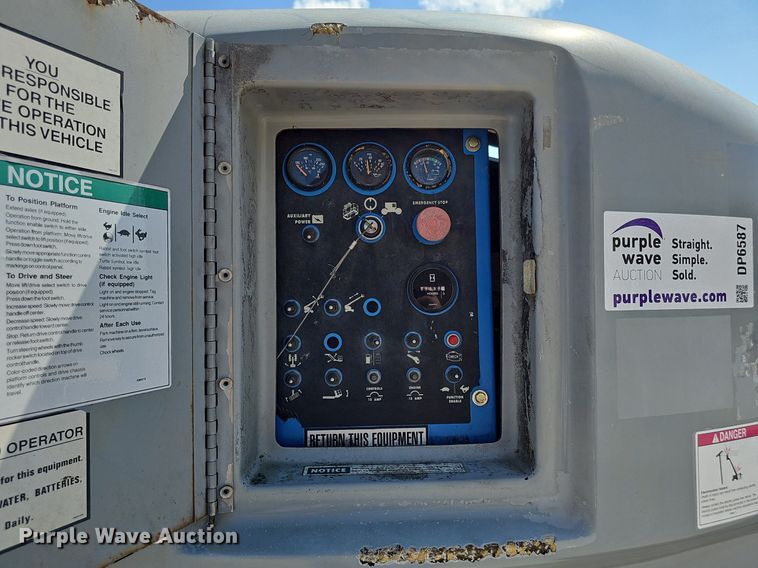 image for item DP6587 2001 Genie S60 boom lift