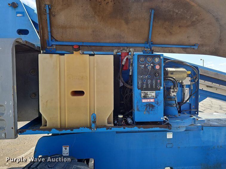 image for item DP6587 2001 Genie S60 boom lift