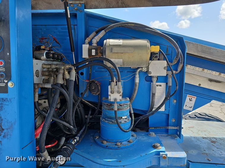 image for item DP6587 2001 Genie S60 boom lift