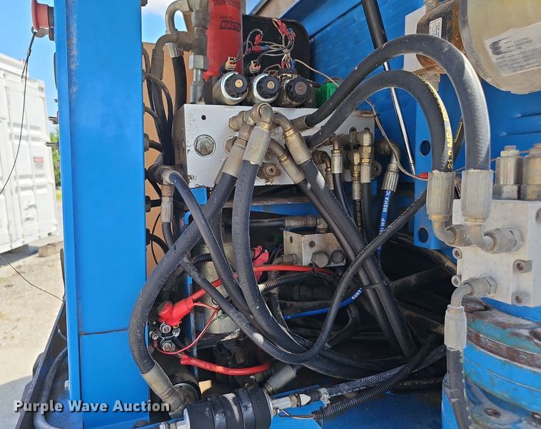 image for item DP6587 2001 Genie S60 boom lift