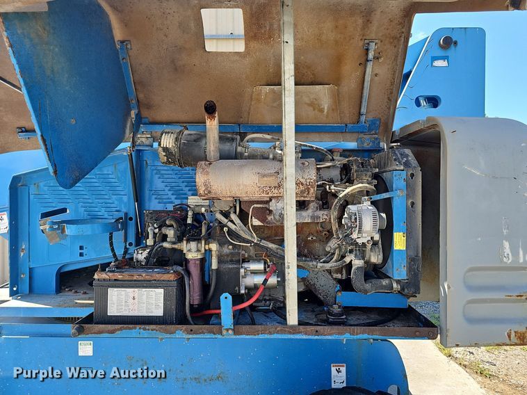 image for item DP6587 2001 Genie S60 boom lift