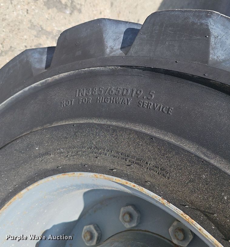 image for item DP6587 2001 Genie S60 boom lift