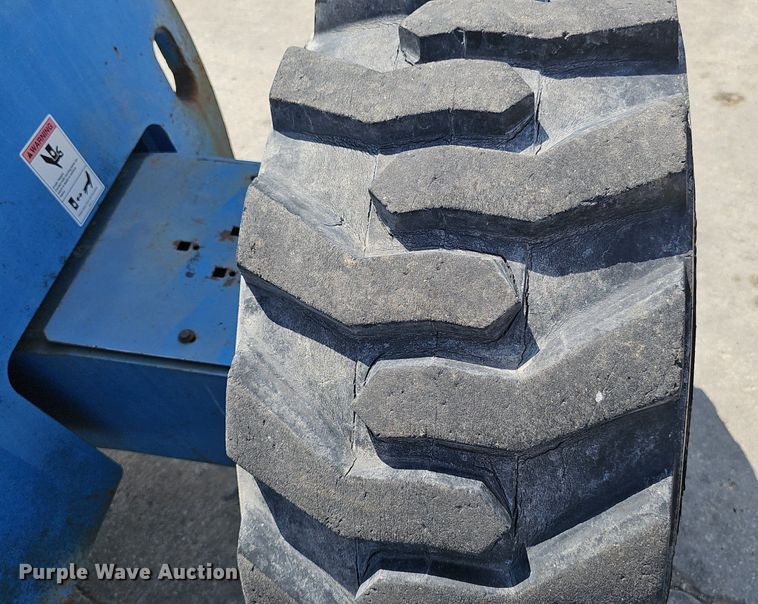 image for item DP6587 2001 Genie S60 boom lift