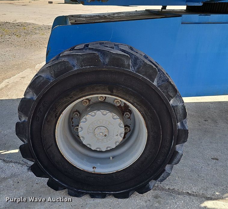 image for item DP6587 2001 Genie S60 boom lift