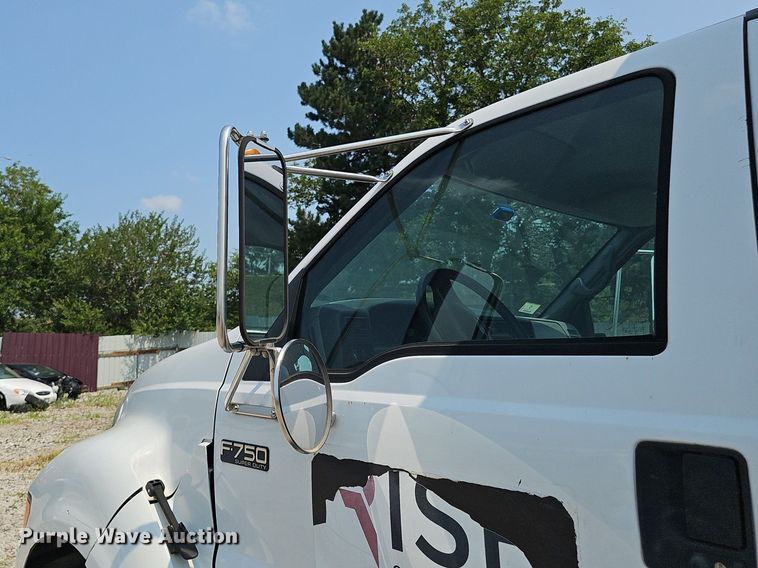 image for item DP6595 2005 Ford F750 Super Duty XL box truck