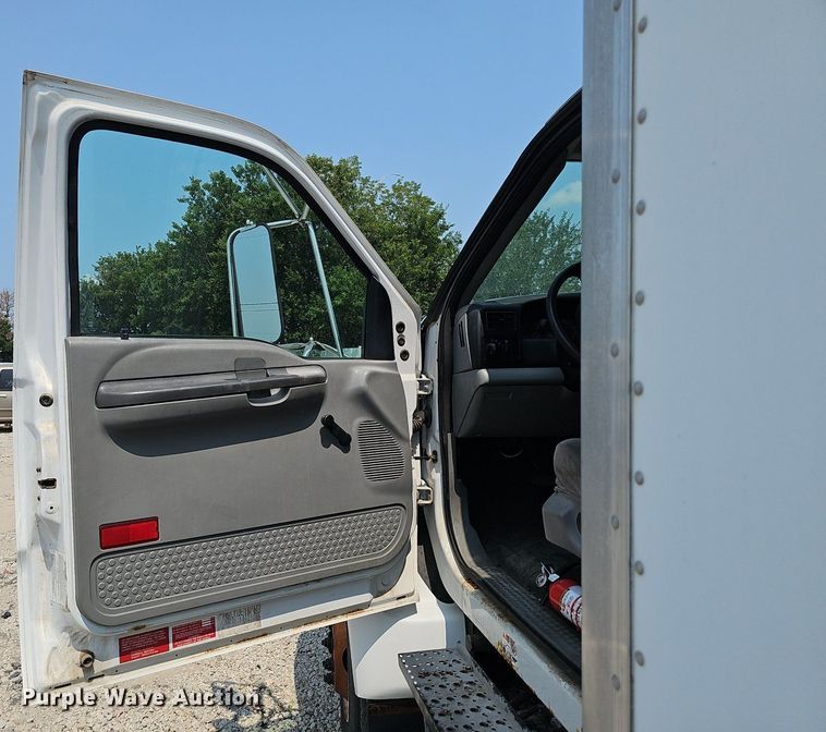 image for item DP6595 2005 Ford F750 Super Duty XL box truck