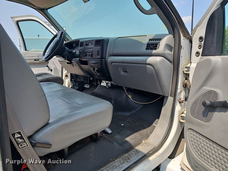 image for item DP6595 2005 Ford F750 Super Duty XL box truck