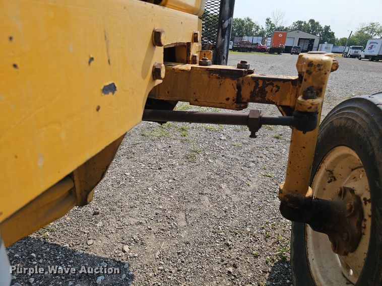 image for item DP6597 1991 Case IH 595 tractor