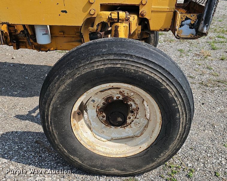 image for item DP6597 1991 Case IH 595 tractor