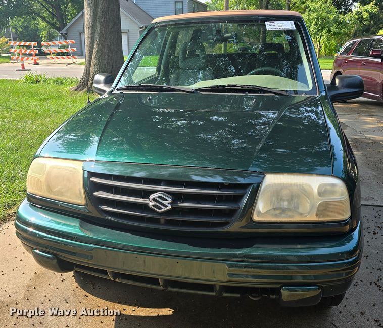 image for item DQ4389 2002 Suzuki Vitara SUV