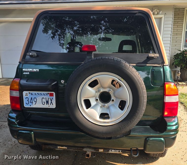 image for item DQ4389 2002 Suzuki Vitara SUV