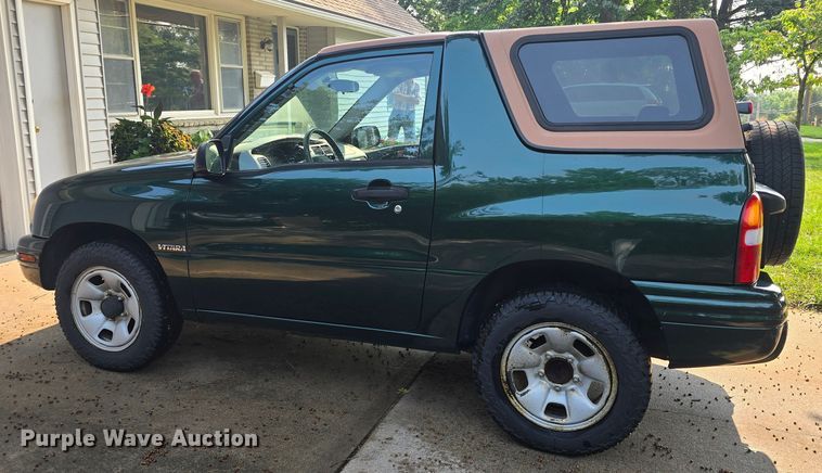 image for item DQ4389 2002 Suzuki Vitara SUV