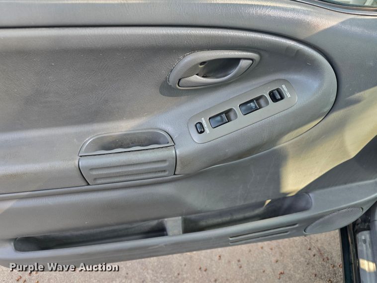 image for item DQ4389 2002 Suzuki Vitara SUV