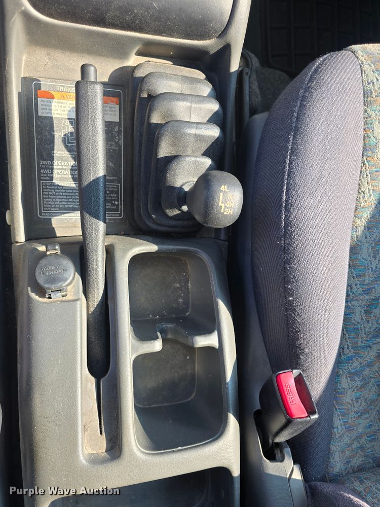 image for item DQ4389 2002 Suzuki Vitara SUV