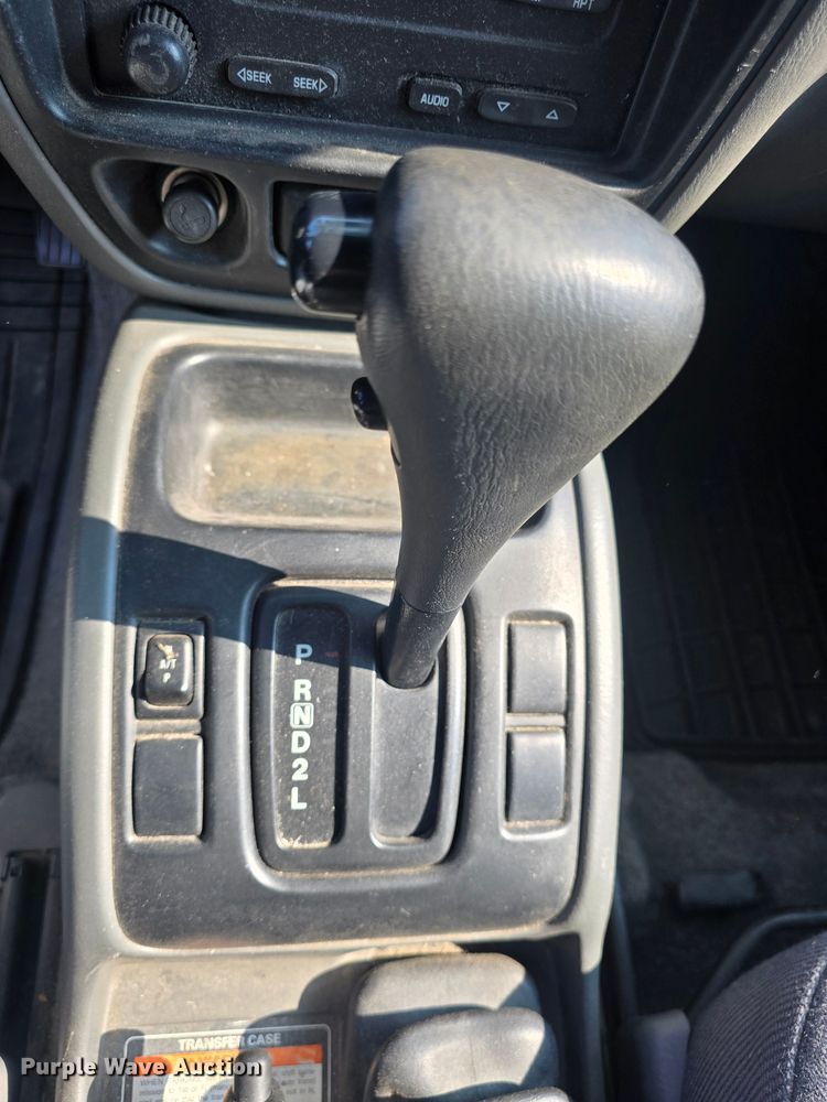 image for item DQ4389 2002 Suzuki Vitara SUV