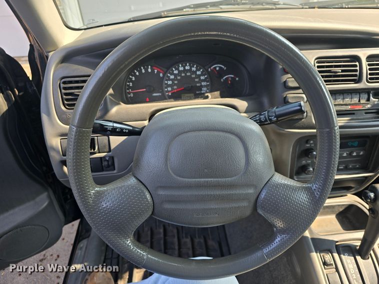 image for item DQ4389 2002 Suzuki Vitara SUV