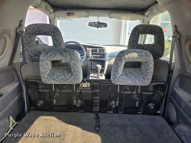 image for item DQ4389 2002 Suzuki Vitara SUV