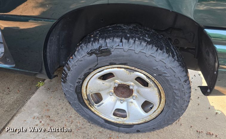 image for item DQ4389 2002 Suzuki Vitara SUV