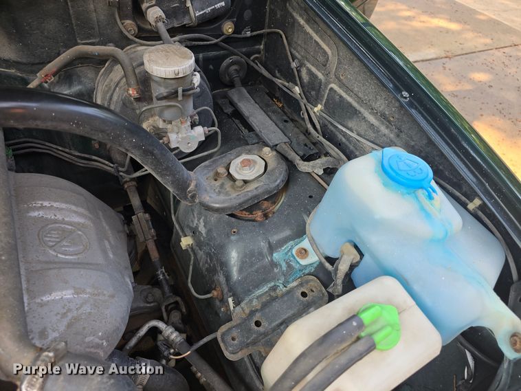 image for item DQ4389 2002 Suzuki Vitara SUV