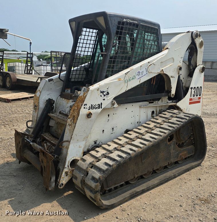 image for item DQ4485 2003 Bobcat T300 skid steer loader