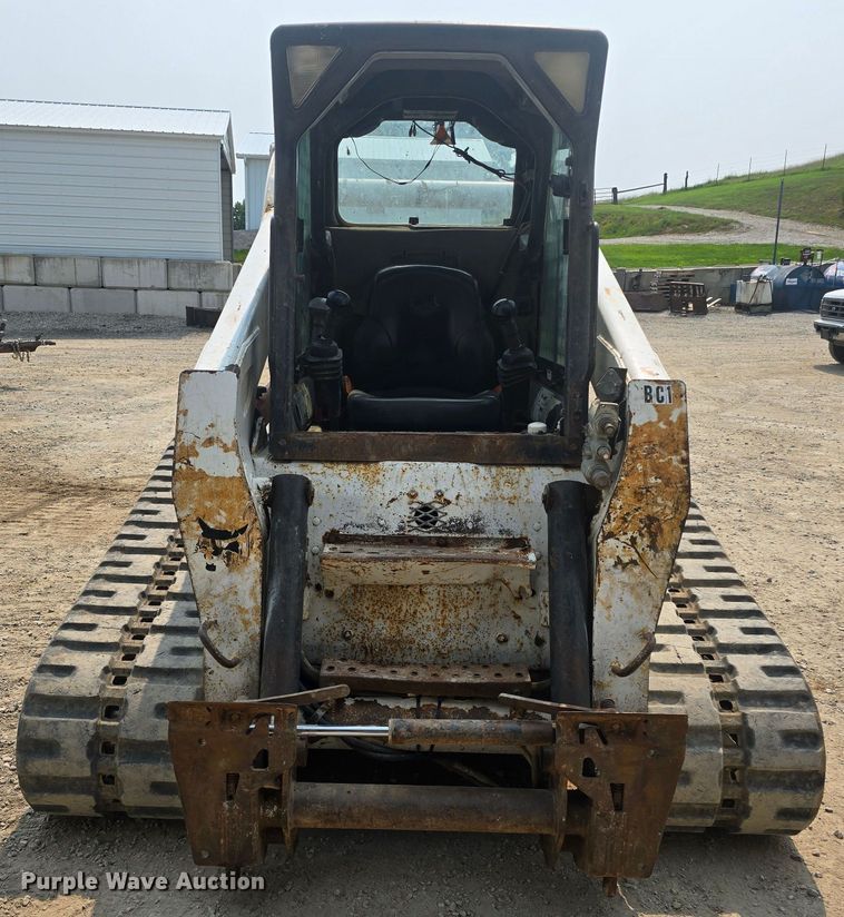 image for item DQ4485 2003 Bobcat T300 skid steer loader
