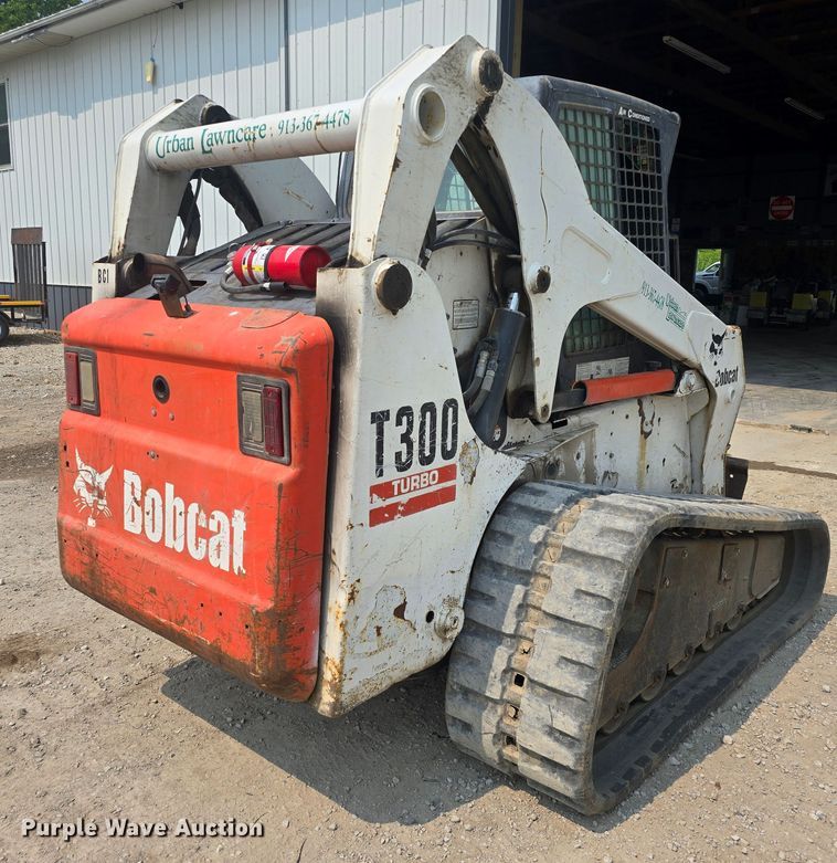 image for item DQ4485 2003 Bobcat T300 skid steer loader