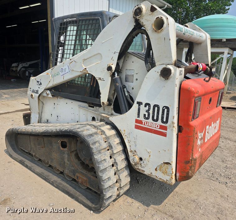image for item DQ4485 2003 Bobcat T300 skid steer loader
