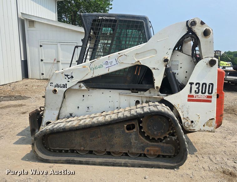 image for item DQ4485 2003 Bobcat T300 skid steer loader
