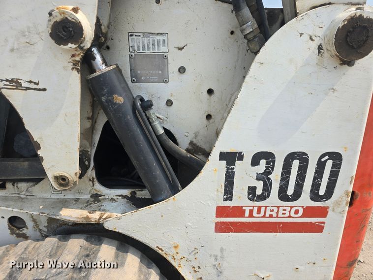 image for item DQ4485 2003 Bobcat T300 skid steer loader
