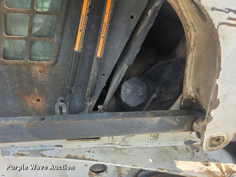 image for item DQ4485 2003 Bobcat T300 skid steer loader
