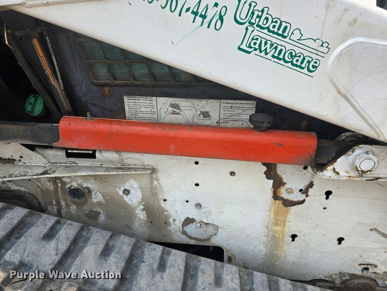 image for item DQ4485 2003 Bobcat T300 skid steer loader