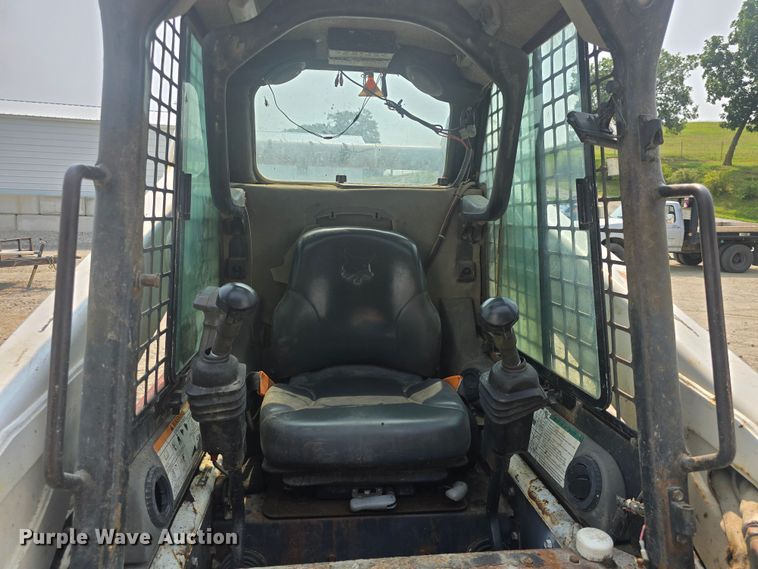 image for item DQ4485 2003 Bobcat T300 skid steer loader